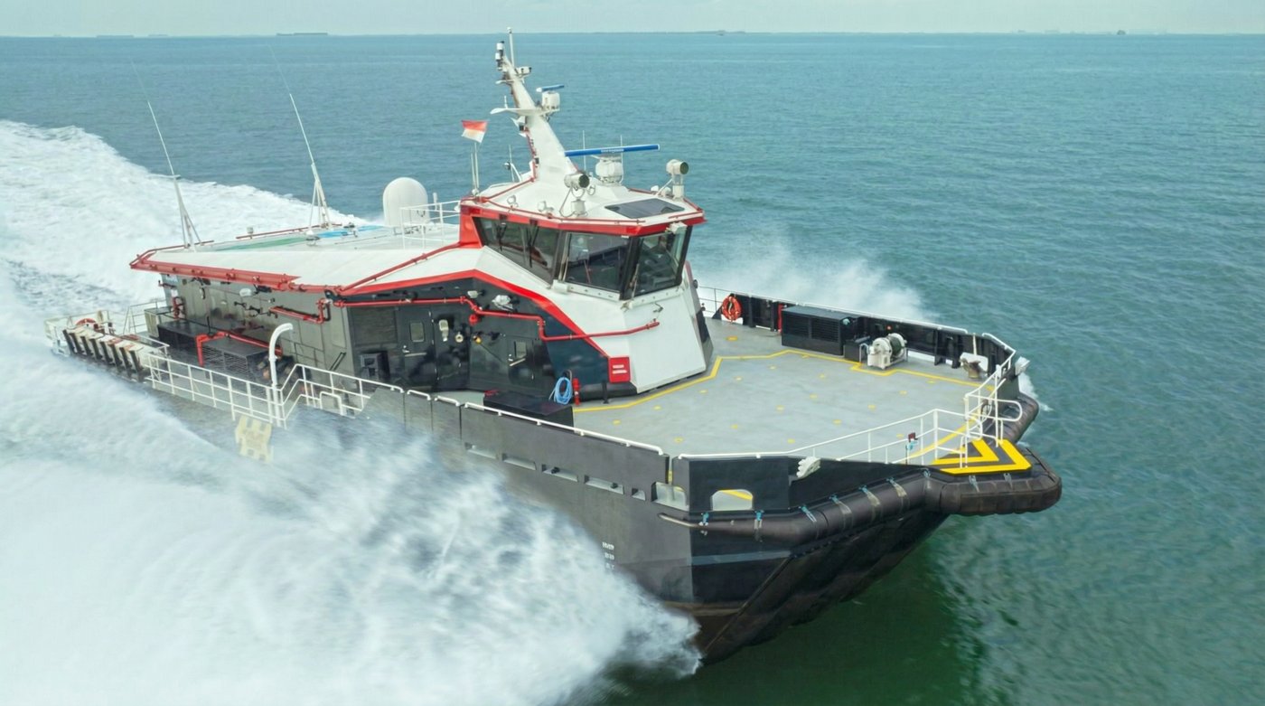 Fast Crew Boat